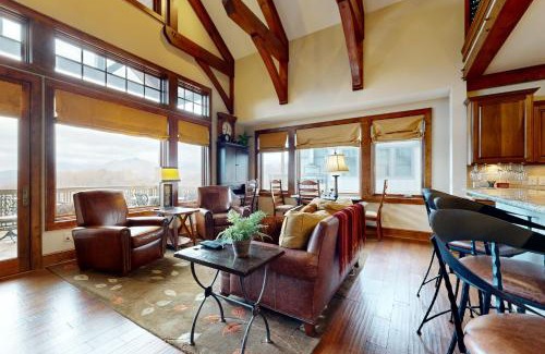 Boone Apartment | Red Tail Summit