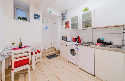 Zagreb Apartment | Red Vibe Studio Central 1, Zagreb, Croatia