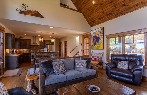 Banner Elk Cabin | Red, White and Views at Eagles Nest- club amenities, hot tub, long range views, pet friendly