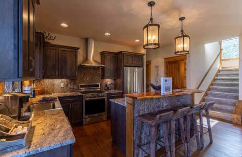 Banner Elk Cabin | Red, White and Views at Eagles Nest- club amenities, hot tub, long range views, pet friendly