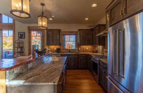 Banner Elk Cabin | Red, White and Views at Eagles Nest- club amenities, hot tub, long range views, pet friendly