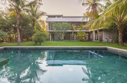 Siem Reap House | RedBox House - Private Luxury Modern Style 5 Bedrooms Villa