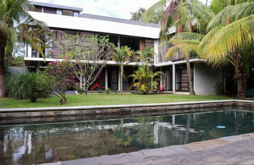 Siem Reap House | RedBox House - Private Luxury Modern Style 5 Bedrooms Villa