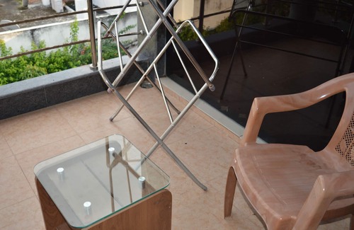 Alambagh Apartment | Redchillies Studio Apartment [ Bedroom + Study Room ] - Sleeps 4
