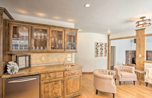 Sunset House | Redding Getaway w/Hot Tub & Outdoor Kitchen!