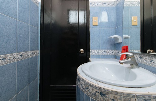 Taguig Hotel | RedDoorz Plus @ Villa Gloria Taguig