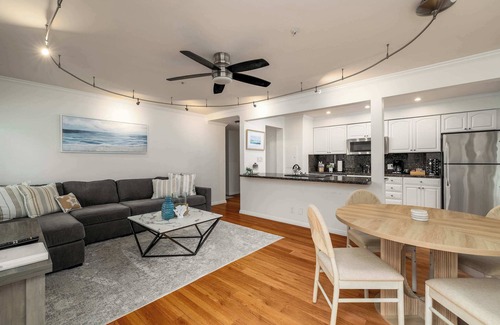 Village of La Jolla Apartment | ✨REDECORATED✨ Seaside Dream | Jacuzzi | Patio
