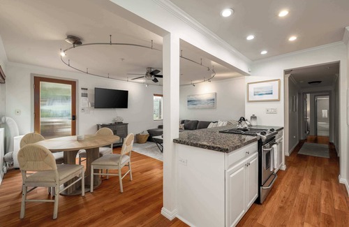 Village of La Jolla Apartment | ✨REDECORATED✨ Seaside Dream | Jacuzzi | Patio