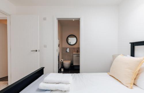 Bristol House | Redland Stay In Bespoke Home 2 of 2