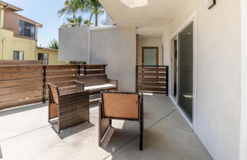 Redondo Beach Apartment | Redondo Beach 2br walk to shops restaurants LAX-1166