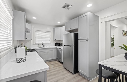 Eastside House | Redondo Retreat, 1 Mile to the Beach, Games, Remodeled 3BD Home, Fire Pit, Patio