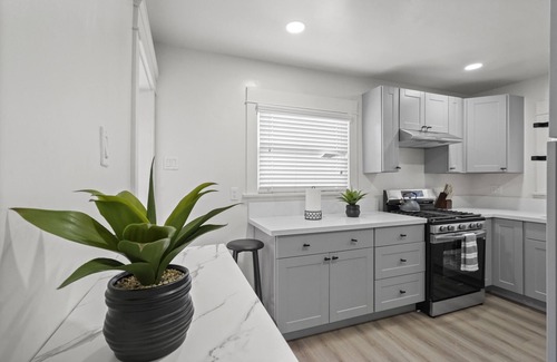 Eastside House | Redondo Retreat, 1 Mile to the Beach, Games, Remodeled 3BD Home, Fire Pit, Patio