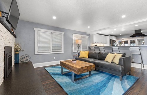 Coeur d'Alene Cottage | Redone cottage w/hottub walking to everything downtown!