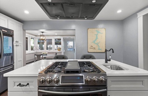 Coeur d'Alene Cottage | Redone cottage w/hottub walking to everything downtown!