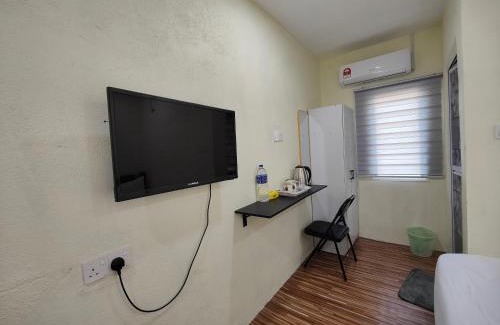 Kampung Penarik Hotel | Reds Roomstay Pantai Penarik 5