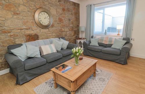 Amble House | Redshank