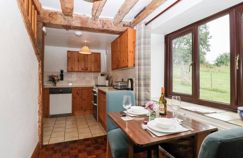 Mortimers Cross Cottage | REDSTART COTTAGE, pet friendly, with a garden in Kingsland