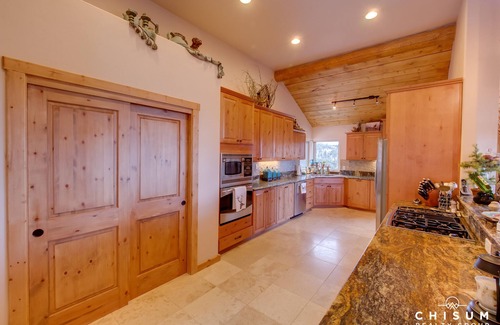 Angel Fire House | REDUCED CHRISTMAS SPECIAL. INCREDIBLE VIEWS - HOT TUB - FABULOUS HOME!