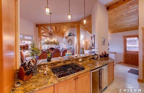 Angel Fire House | REDUCED CHRISTMAS SPECIAL. INCREDIBLE VIEWS - HOT TUB - FABULOUS HOME!