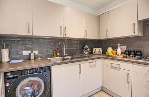 Bedford House | 🌟Redwald House-Sleeps 12 w/Free Parking&Netflix🌟