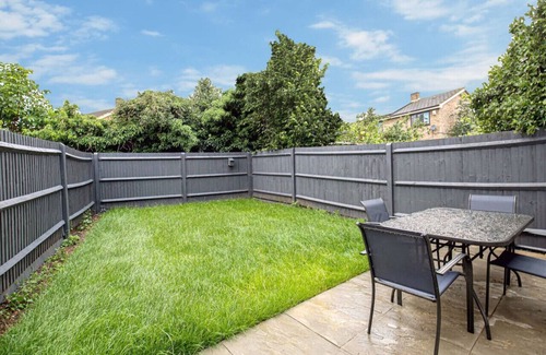 Bedford House | 🌟Redwald House-Sleeps 12 w/Free Parking&Netflix🌟