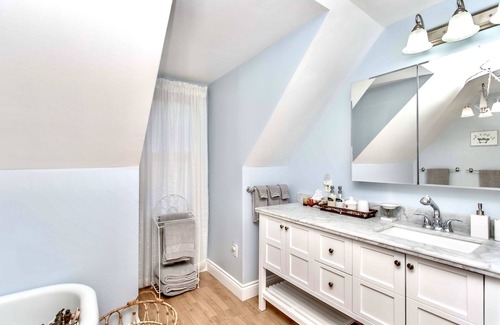 Niagara Falls Bed & Breakfast | Redwood Bed and Breakfast