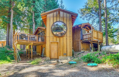 Little River Cabin | Redwood Forest Sanctuary w/Trail Access On-Site