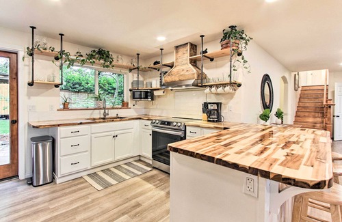 Market District House | Redwood Home/Hot Tub/Near UofO and River Path.