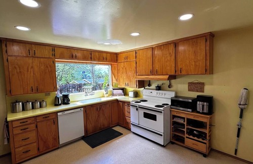 Arcata House | Redwood house (1 block from HSU)