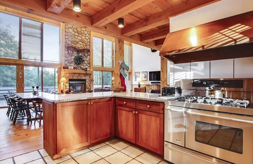 Stowe Area House | Redwood: large 8 br home near Trapp Lodge w/fireplace, a/c, game room & deck!