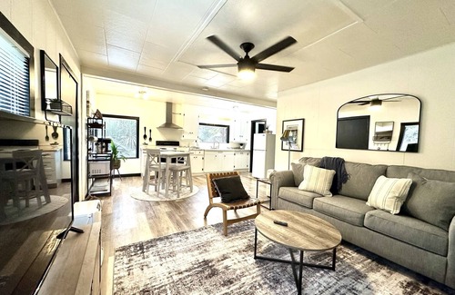 Crescent City Cottage | Redwood Trails & Ocean Access 5 Mins Away