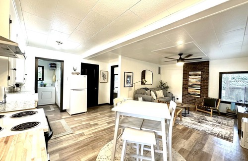 Crescent City Cottage | Redwood Trails & Ocean Access 5 Mins Away