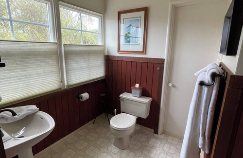 Trinidad Bed & Breakfast | Redwoods Room - Spacious Elegance at The Lookout at Trinidad Bay