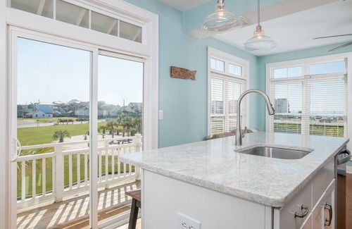 Atlantic Beach House | Reef Points Wardroom in Atlantic Beach, NC