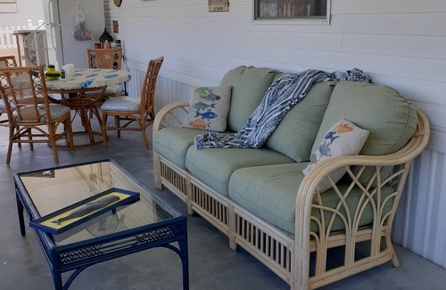 Buckhead Ridge House | "REEL IT INN"