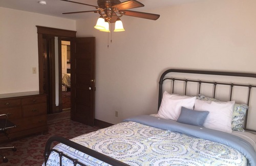 Gettysburg Apartment | Reenactment Events 8 min away!!/Center of town-Walk Everywhere/Free Parking