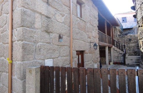 Campo de Gerez House | Refúgio da Geira - Holiday Home in Gerês for up to 7 people