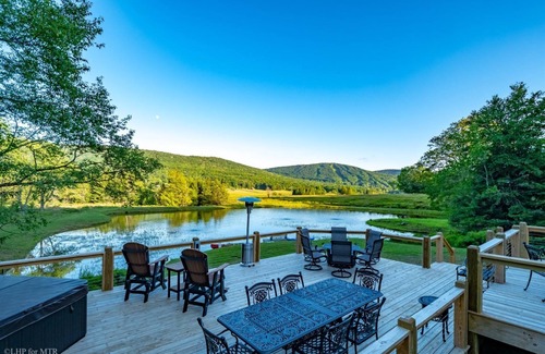 Timberline House | Reflections - 128 Lakeview Road