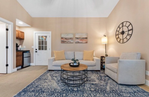 Branson Cottage | REFLECTIONS COTTAGE - Private Hot Tub and Fire Pit