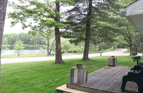 Mayfield Cottage | Reflections on Mirror Lake