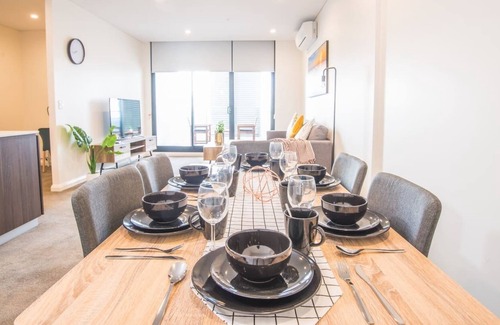 Liverpool Apartment | REFRESHING 2bed2bath APT in Up&Coming Liverpool
