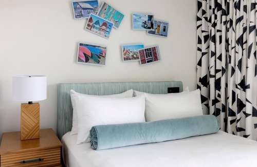 South Yarmouth Hotel | Refreshing Retreat: 2 Queens, Red Jacket, Pool Views, Close to Pier