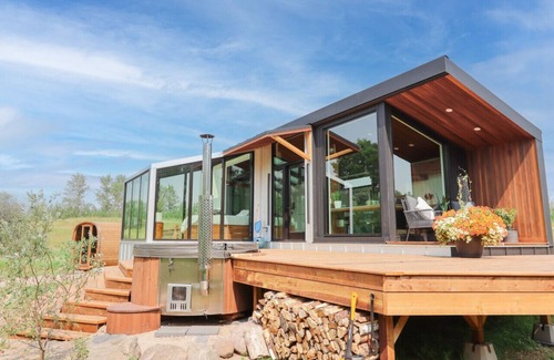 Central Alberta House | Refuge Bay Caelum Cabin - Luxury Off Grid Escape