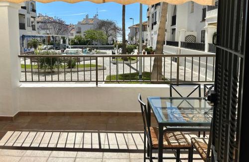 Calahonda Apartment | Refugio Costero Tu Hogar vistas al Mar con Parking