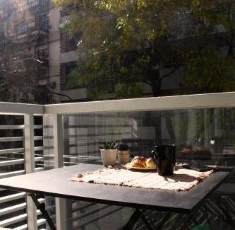 Comuna 12 Apartment | Refugio otoñal cozzy y super equipado con parrilla y terraza