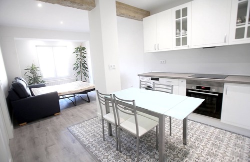 Logrono City Centre Apartment | REFURBISHED CENTRAL APARTMENT, GARAGE AND WIFI.