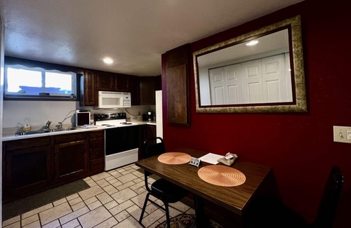 Baker City Apartment | Regal Retreat, Tesla 7KW Charger Free! Anthony Lakes Partner!