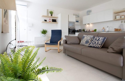 Montioni Apartment | Regarda - apartment Brezza di Lago 1 with pool and air conditioning