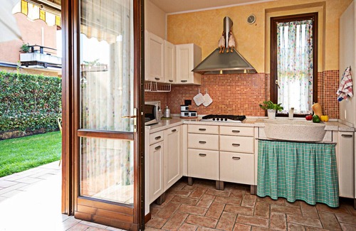 Montioni Apartment | Regarda - appartment "Iris" in complex with swimming pool very close to the Lazise city centre