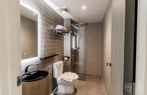 Batu Lintang Hotel | Regatta Stay Kozi Square Kuching